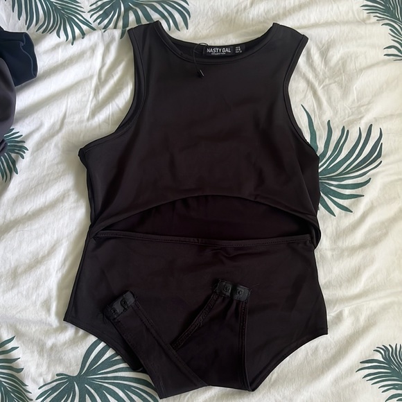 NWOT NASTYGAL Can You See My Boobs in This Cut-Out Bodysuit - Picture 3 of 3